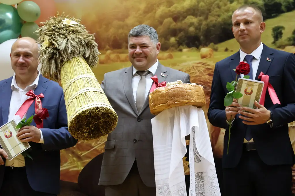Первые «Дожинки» в Берестовицком районе отпраздновали в агрофирме «Старый Дворец» РУП «Гродноэнерго»