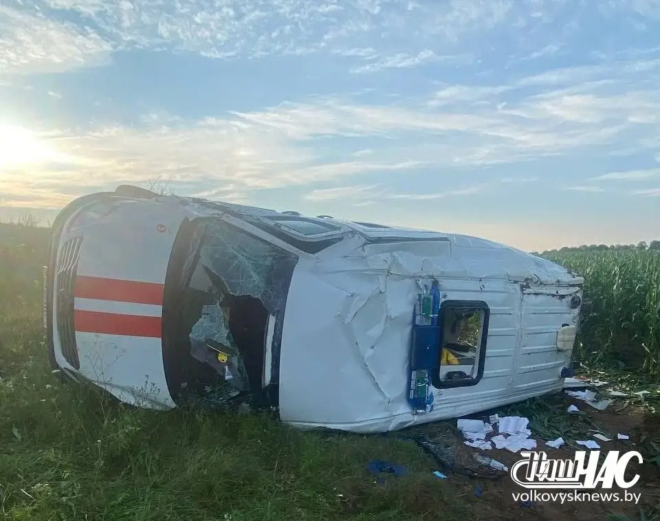 В Волковысском районе перевернулась машина скорой помощи