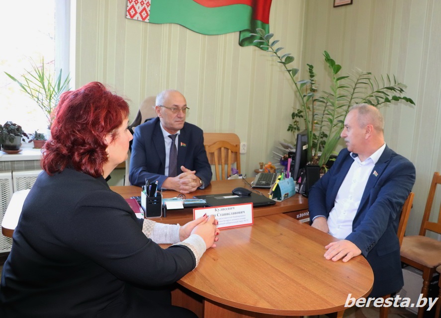 Депутат Палаты представителей Антон Кулисевич провел прием граждан в Берестовицком сельском исполнительном комитете
