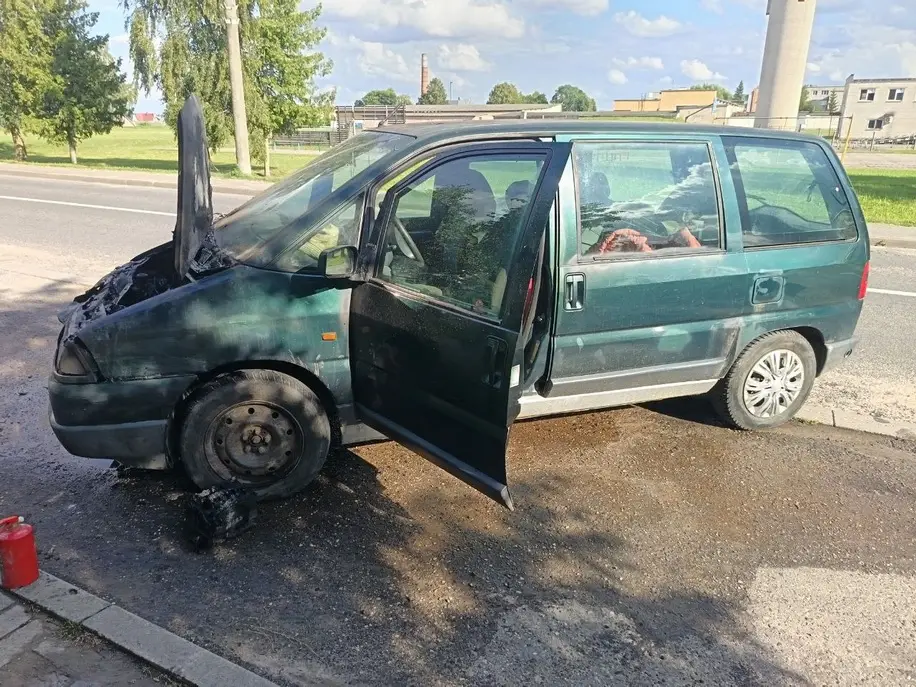 В Большой Берестовице горел автомобиль