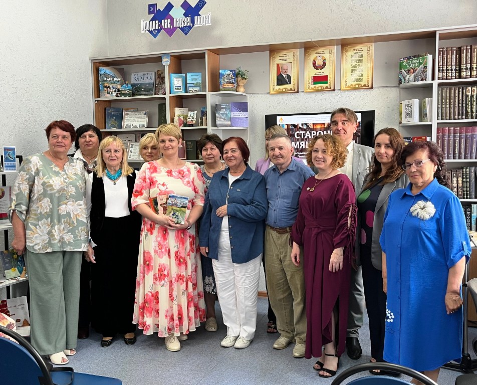 Гродненские писатели и ветераны выпустили литературные сборники к 80-летию Великой Победы