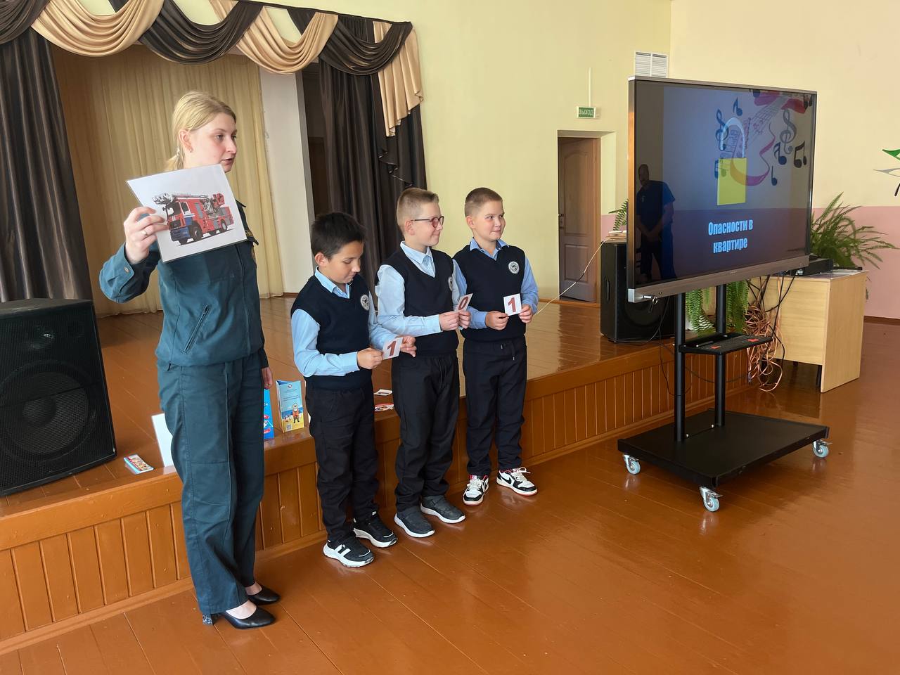 Спасатели напомнили правила безопасности малоберестовицким школьникам
