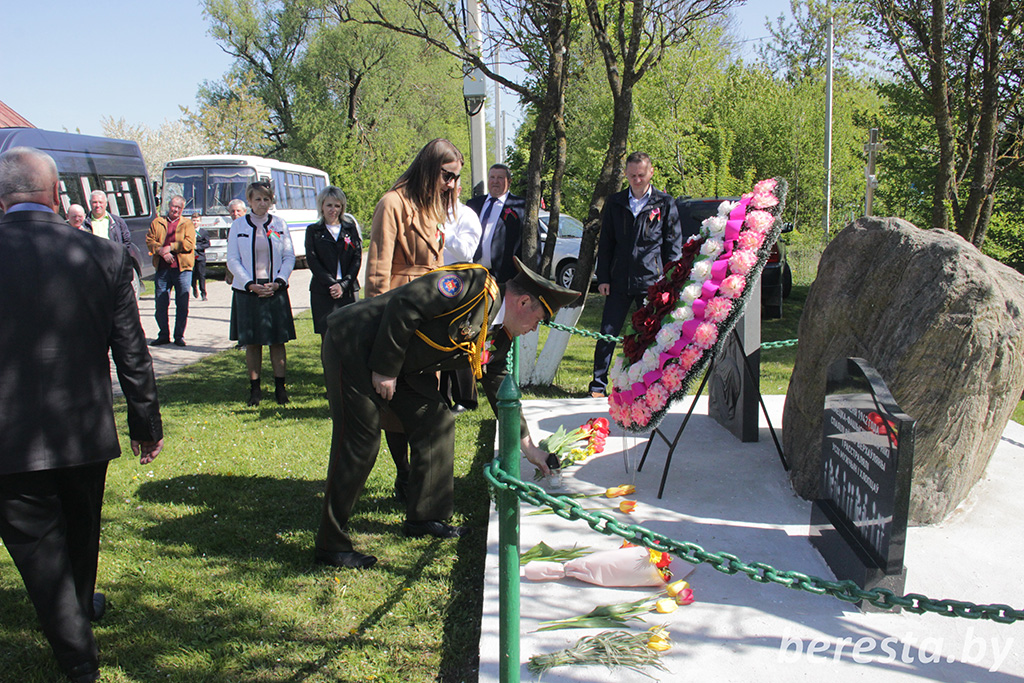 Программу празднования Дня Победы на Берестовитчине открыл а<strong>втопробег «От памятника к памятнику. С лампадой Вечного огня»</strong>