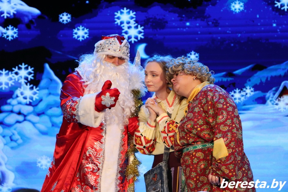 Подарки, улыбки и радость. На Берестовитчине прошла главная благотворительная елка