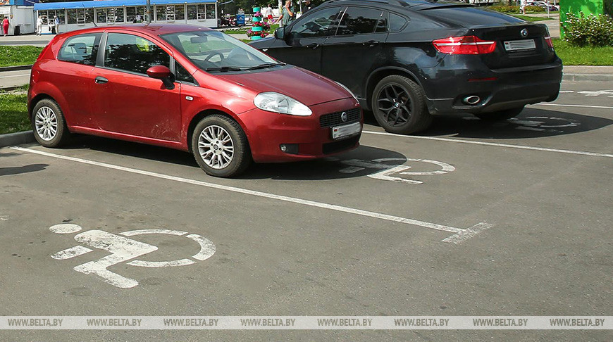 ГАИ Гродненской области с начала года пресекла 950 нарушений правил парковки на местах для инвалидов 