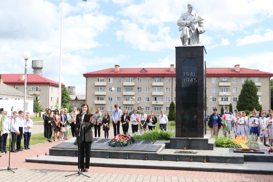 Профсоюзы Гродненщины начинают сбор средств на реконструкцию братской могилы в Мостах