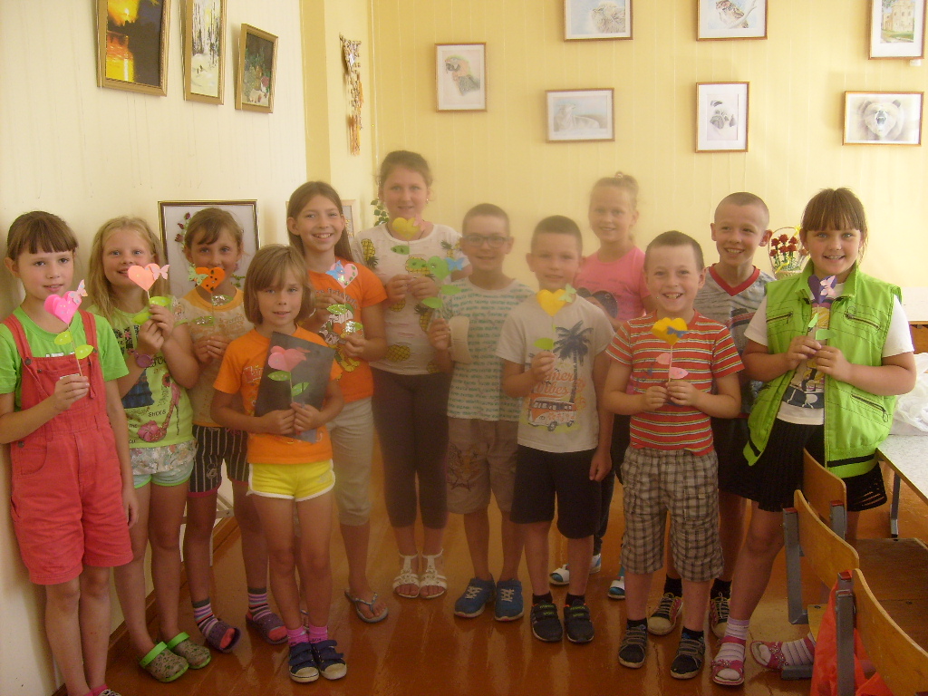 Дружба, сотрудничество и сотворчество – девиз педагогов и воспитанников лагеря «Улыбка» Поплавского яслей-сада – начальной школы