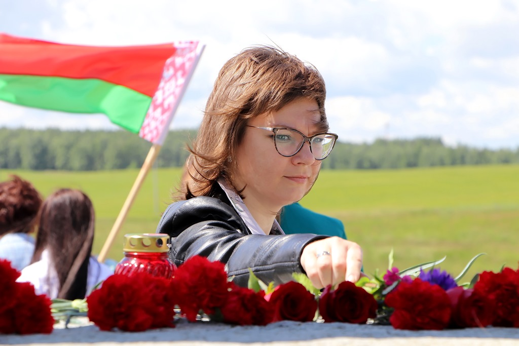 З удзячнасцю за свабоду і жыццё!