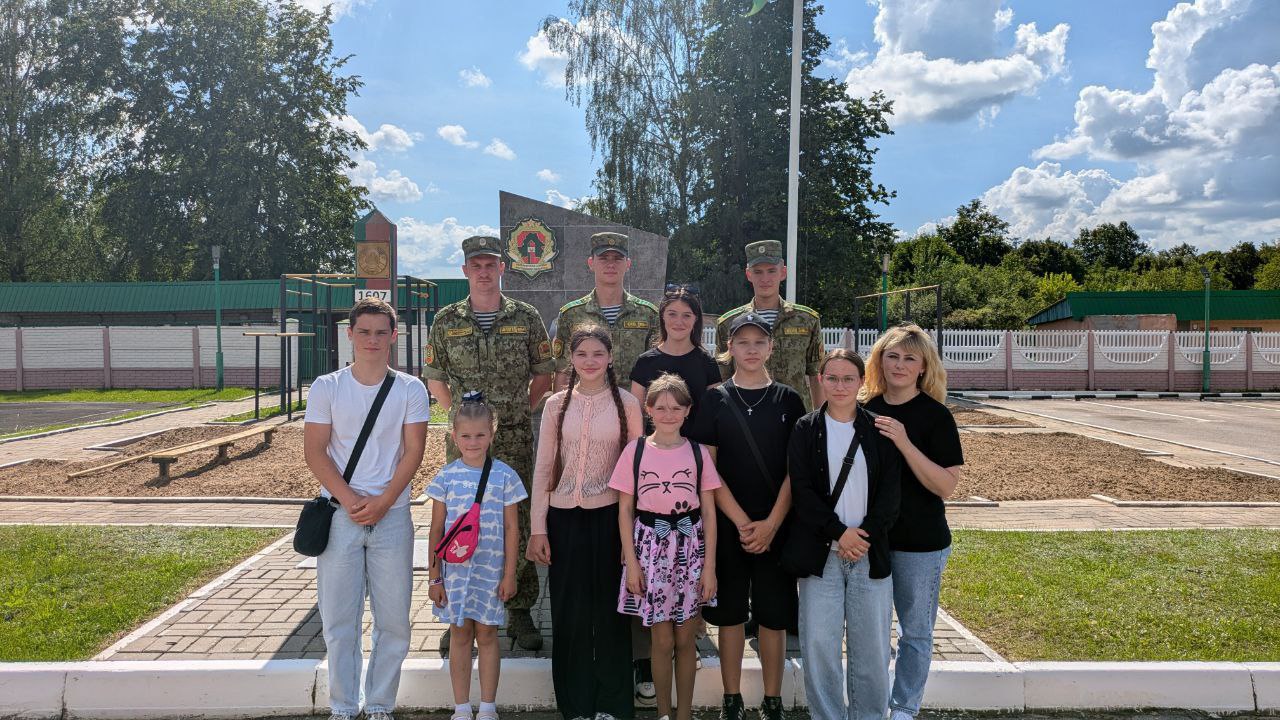 Участники любительского объединения "Юный друг пограничника" побывали на экскурсии на пограничной заставе "Русаки"