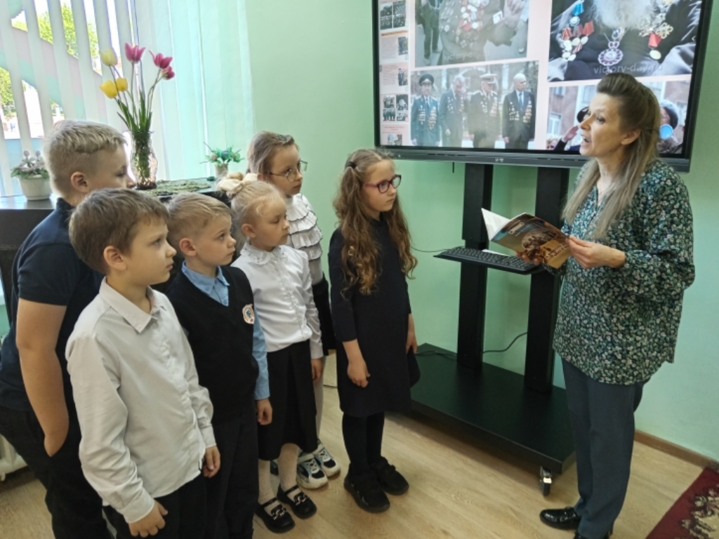 В Берестовицкой райбиблиотеке проходит акция "Читаем детям о войне"