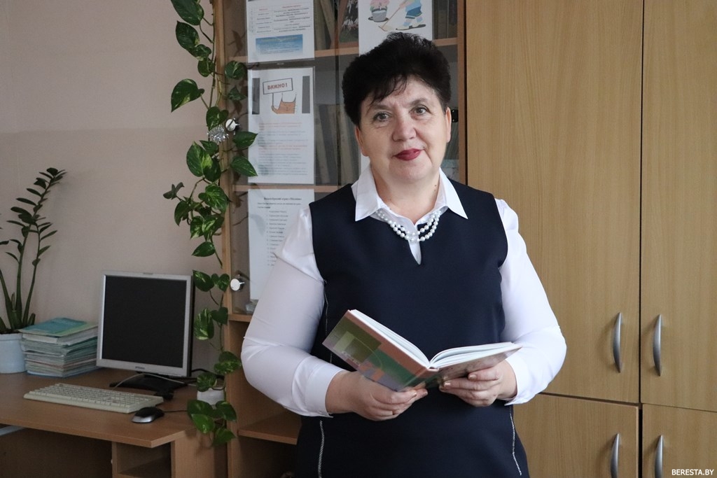 «В школу без любви ходить нельзя». "Учитель года" Ольга Коник - о профессии, семье и творчестве