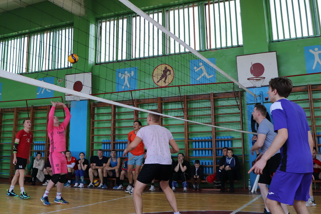 На Берестовитчине состоялись финальные поединки XI районного чемпионата по волейболу среди трудовых коллективов. Фоторепортаж