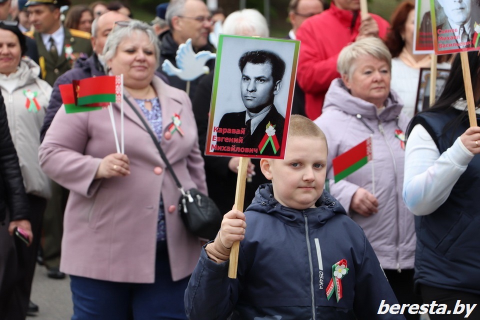 «Подвиг во имя жизни на земле». В Большой Берестовице состоялось торжественное шествие