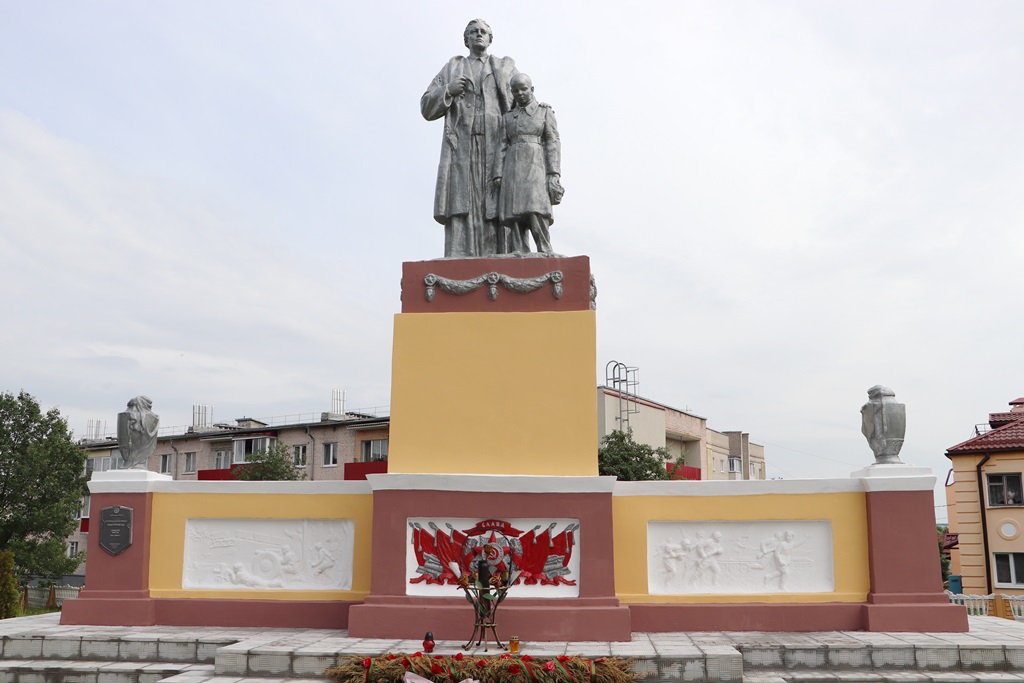 Проект "Память хранят обелиски". Герои покоятся в нашей земле