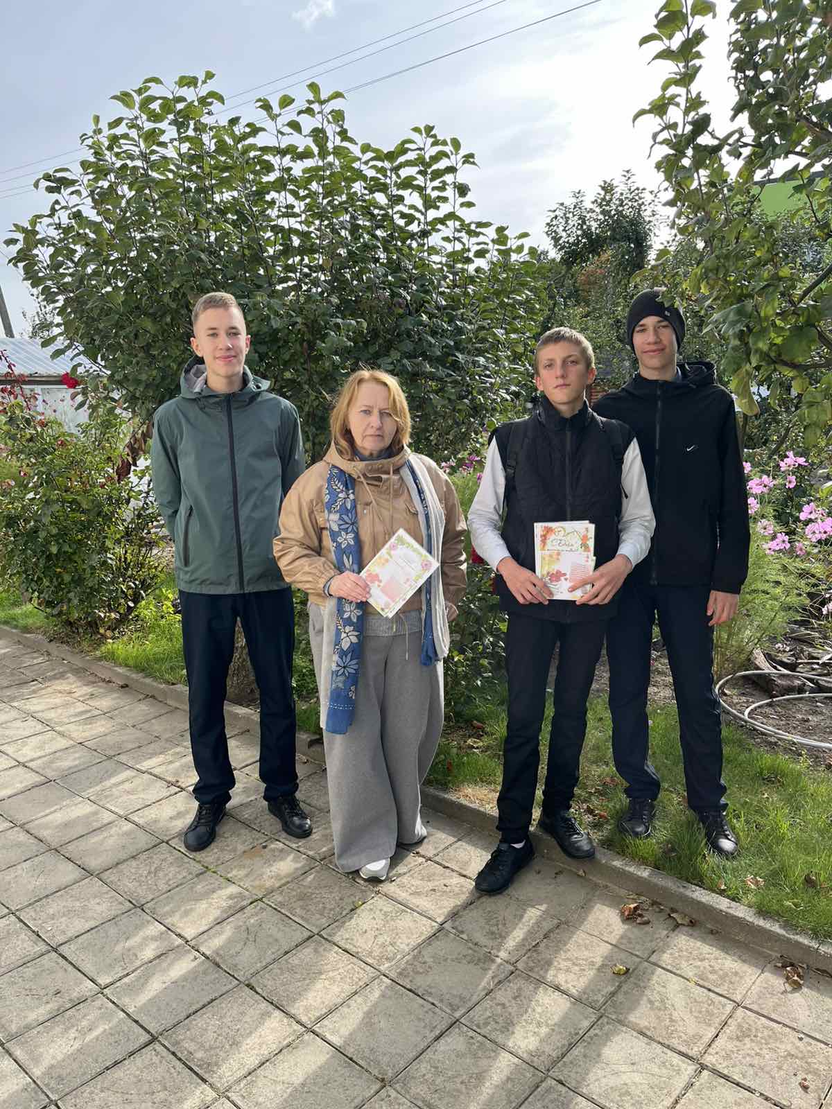 Акция - поздравление "День добра и уважения" прошла в Старом Дворце