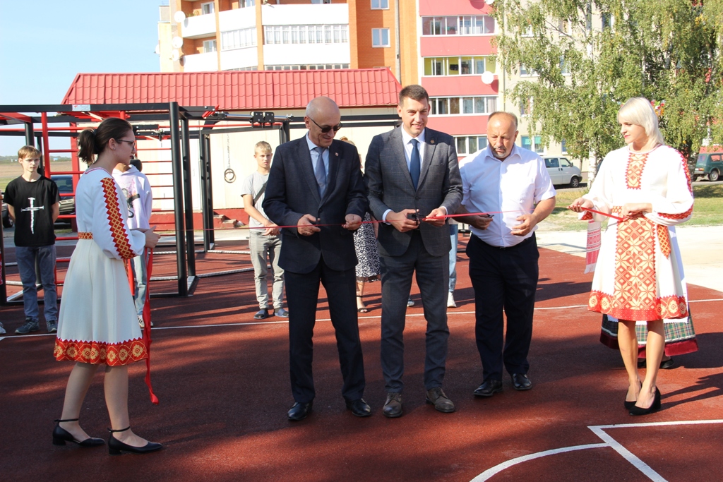 На Берестовитчине состоялось торжественное открытие многофункциональной спортивной площадки