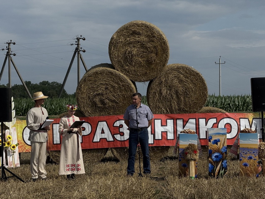 В ОАО «Малоберестовицкий элитхоз» провели традиционный обряд «Зажинки»