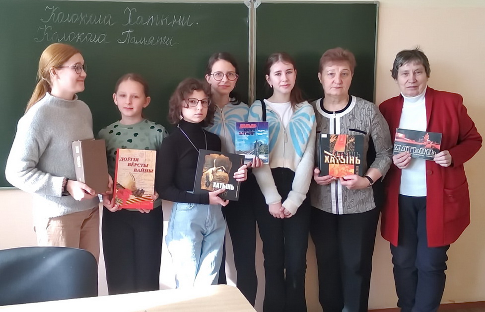 Библиотекари Берестовицкой райбиблиотеки провели час памяти «Колокола Хатыни, колокола памяти»