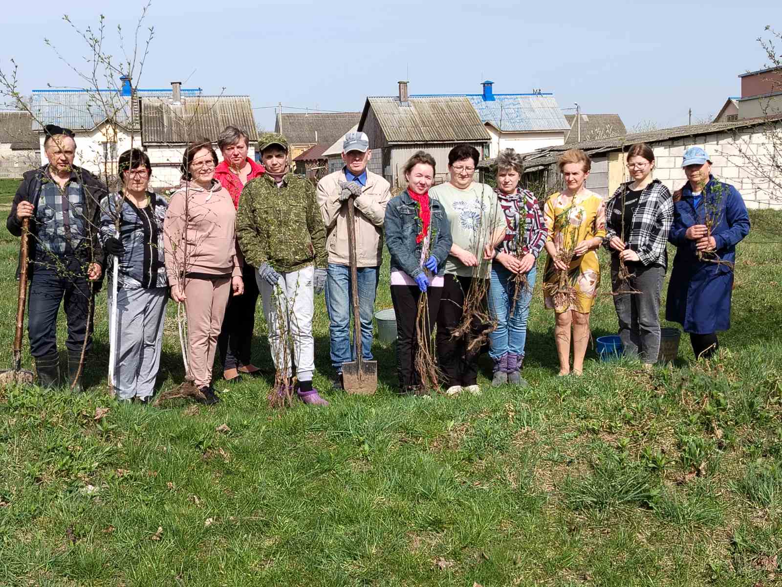 В Конюхах посадили вишневый сад Победы