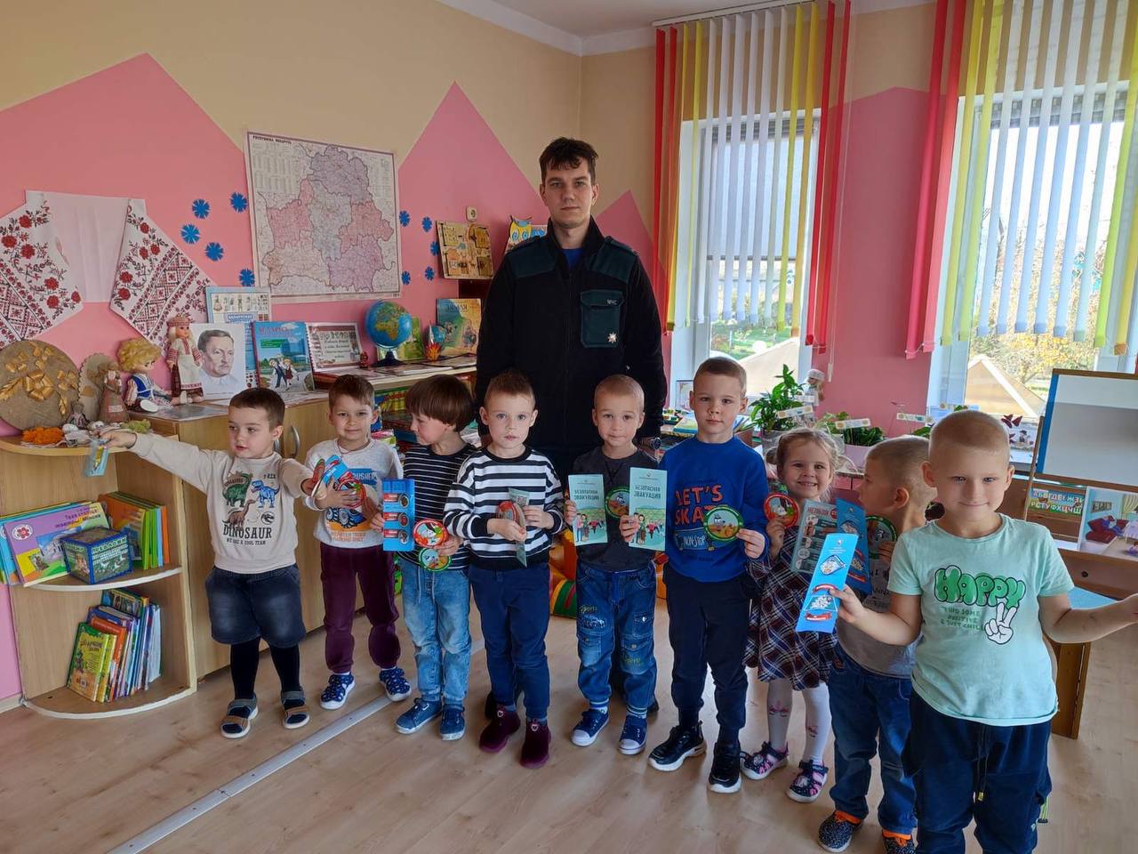 Дошкольникам - о правилах безопасности