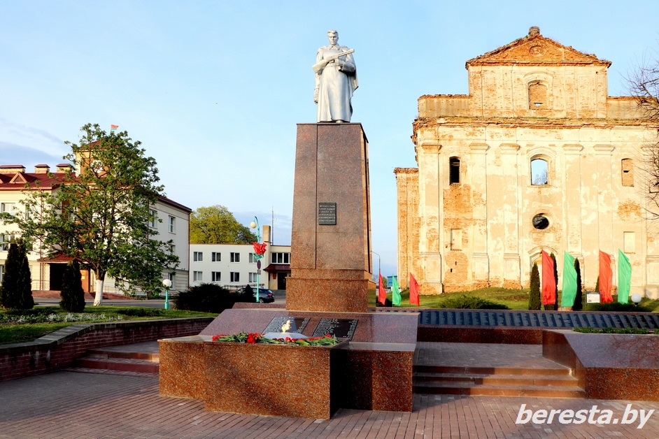 Мемориал Славы в Большой Берестовице: Это наши герои