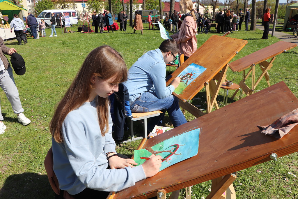 Территория «Гордость». В День Победы на интерактивных площадках в сквере имени 500-летия Большой Берестовицы славили бессмертный подвиг героев войны