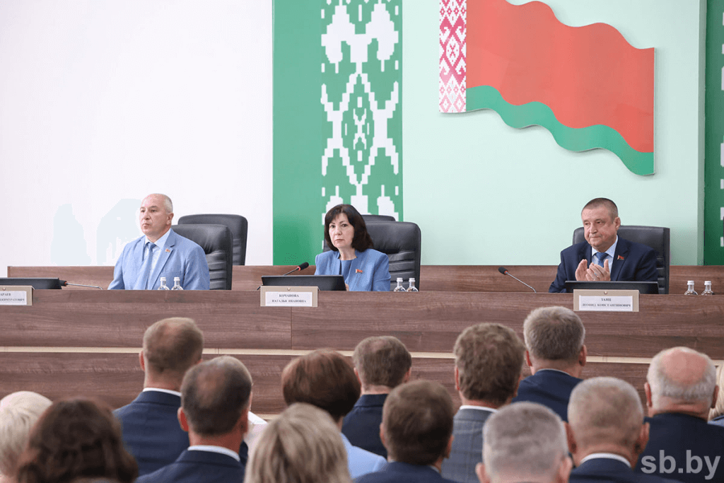 «Важно, чтобы людям жилось комфортно». В Зельве прошло заседание с участием председателя Совета Республики Национального собрания Республики Беларусь Натальи Кочановой