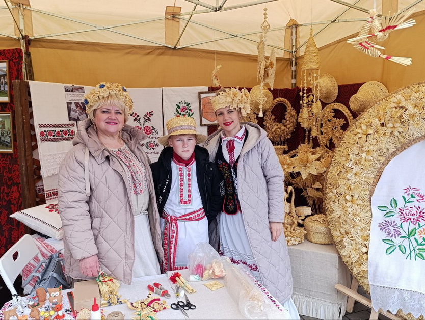 Семья Касьян из Большой Берестовицы приняла участие в республиканском фестивале семейного творчества "Жывіце ў радасці" в Слониме