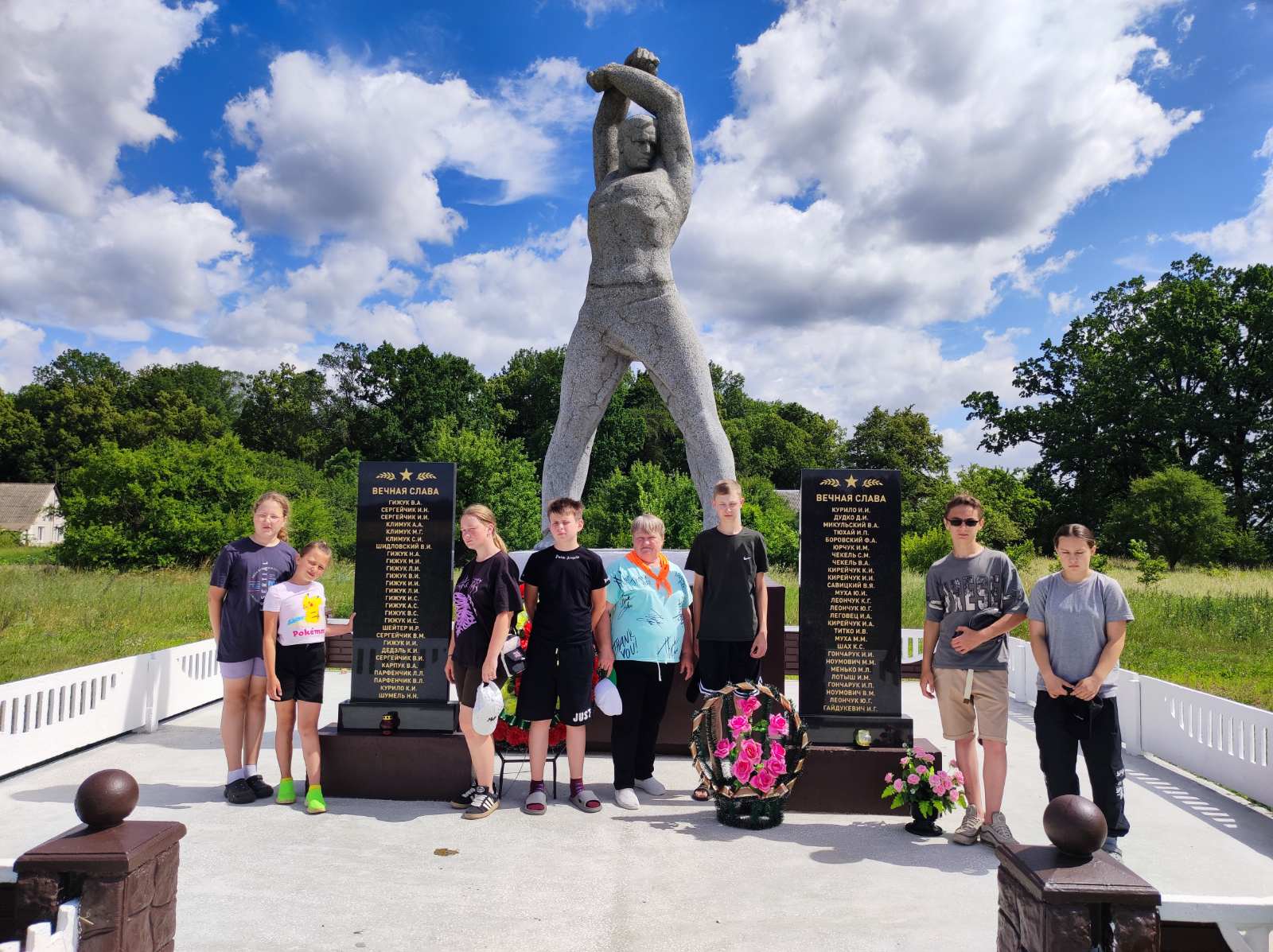 Воспитанники лагеря «Юный следопыт» посетили краеведческую экспедицию «Они защищали Родину»