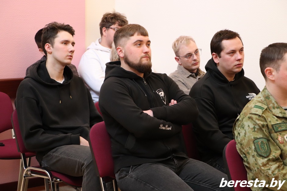 В Большой Берестовице прошло заседание дискуссионного клуба «Голос молодых»