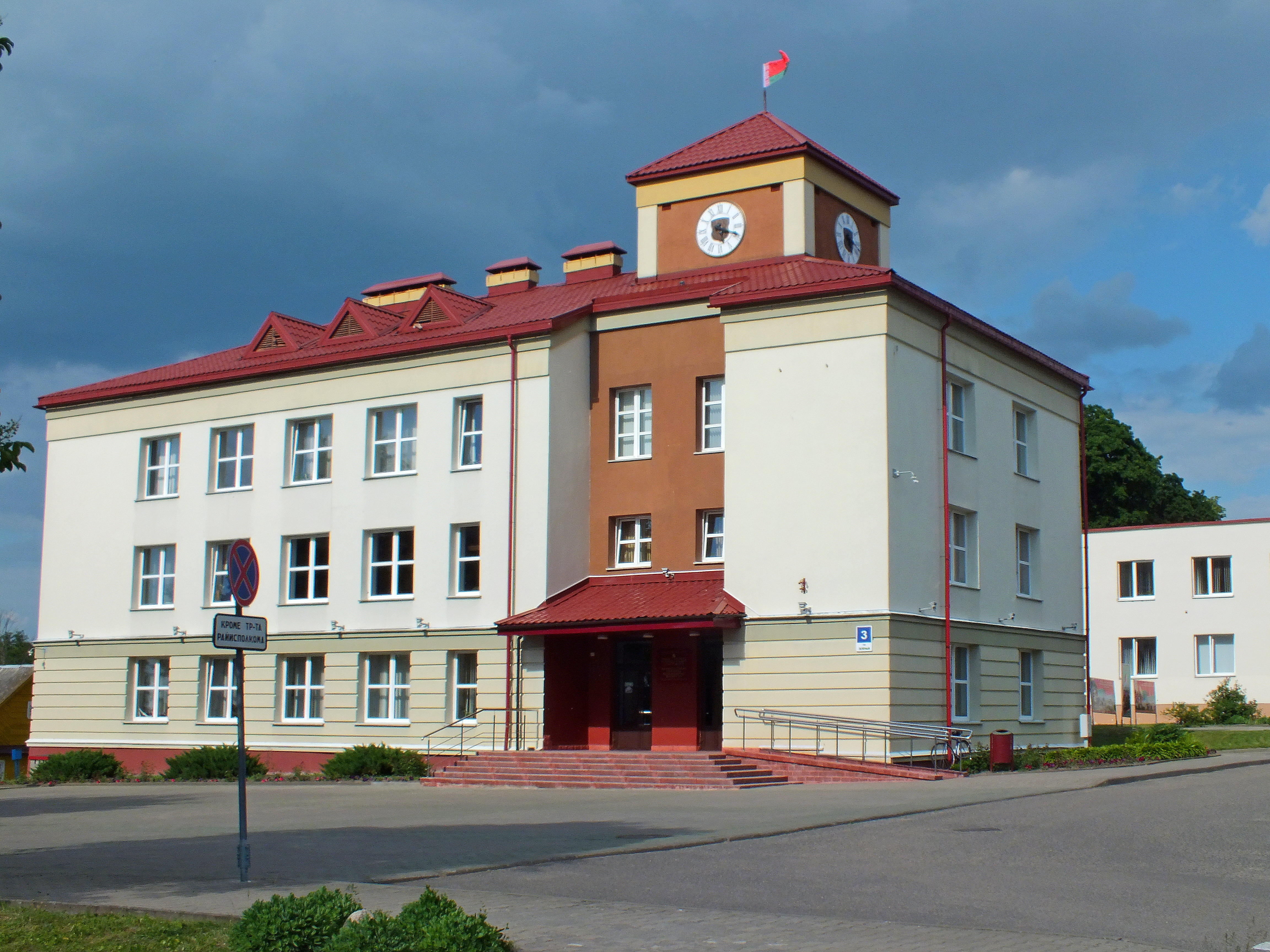 На очередном совещании у председателя Берестовицкого райисполкома рассмотрены вопросы наведения порядка на земле