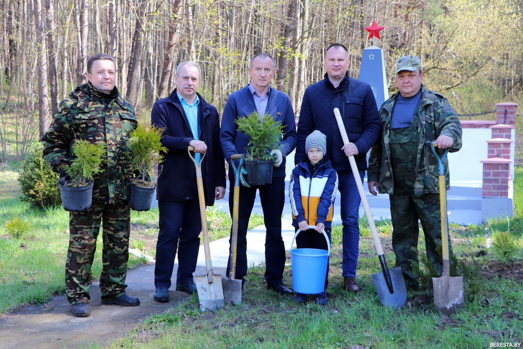 Берестовицкий район присоединился к республиканской экологической акции «Дерево героя»