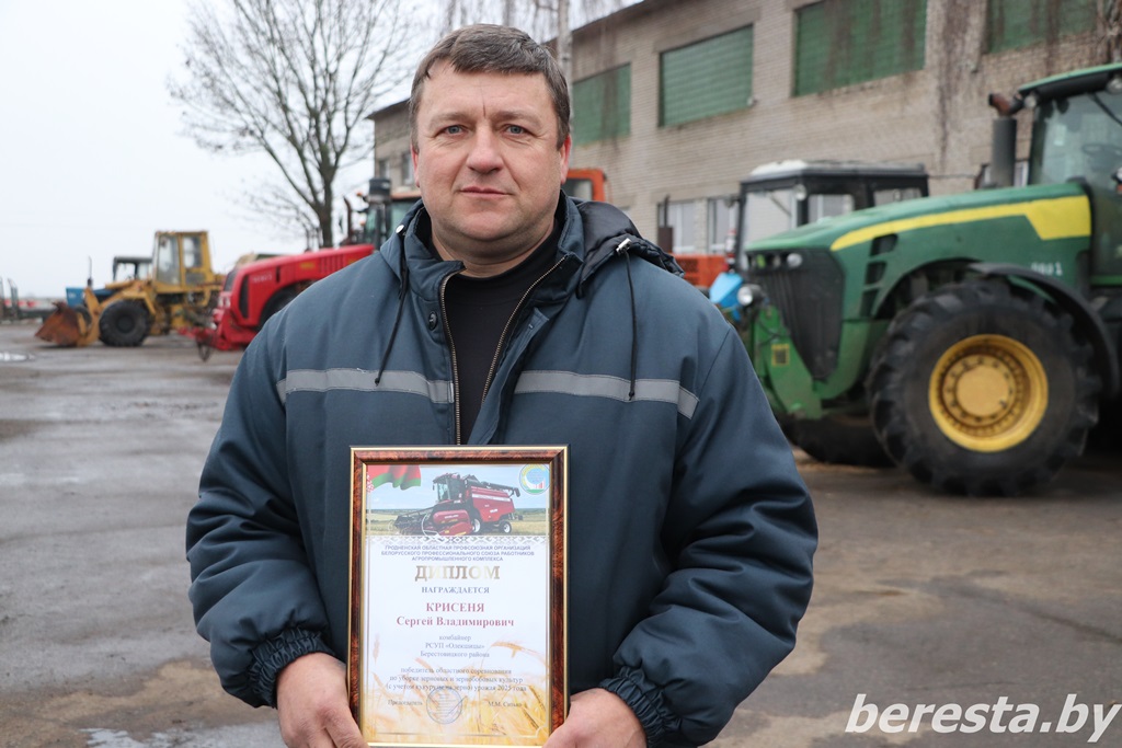 Старший комбайнер РСУП «Олекшицы» Сергей Крисеня  – лидер по намолотам в Берестовицком районе