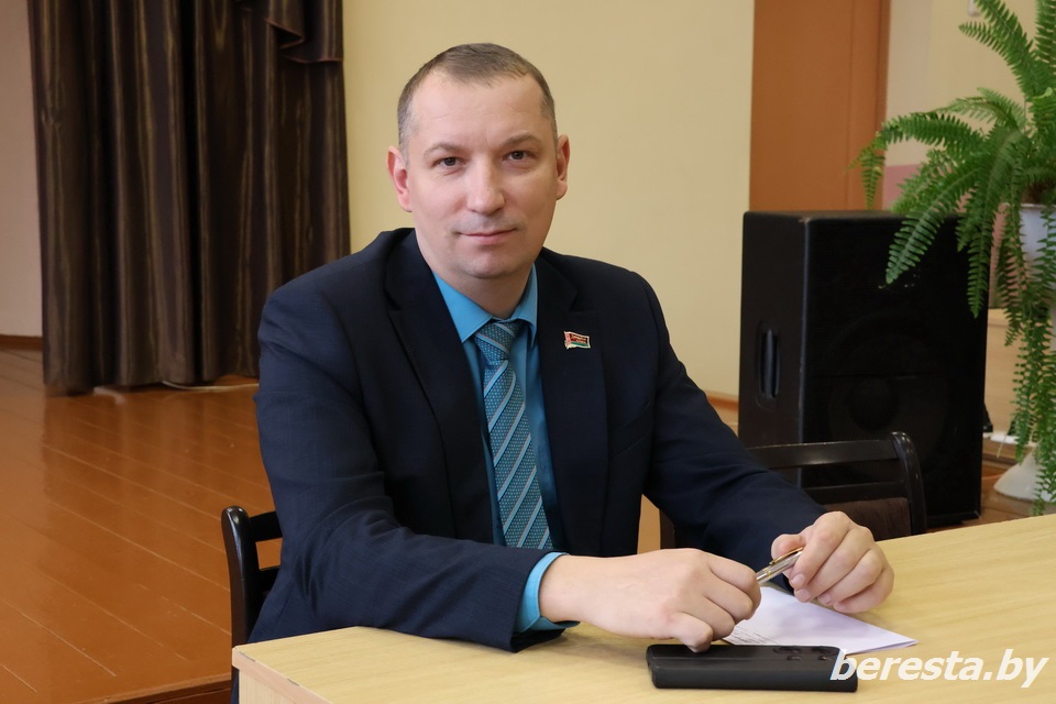 Прямую телефонную линию проведет заместитель председателя Берестовицкого районного исполнительного комитета Андрей Щука
