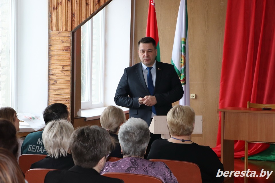 Заместитель председателя Гродненского облисполкома Виктор Пранюк провел Единый день информирования в коллективе Берестовицкого ТЦСОН