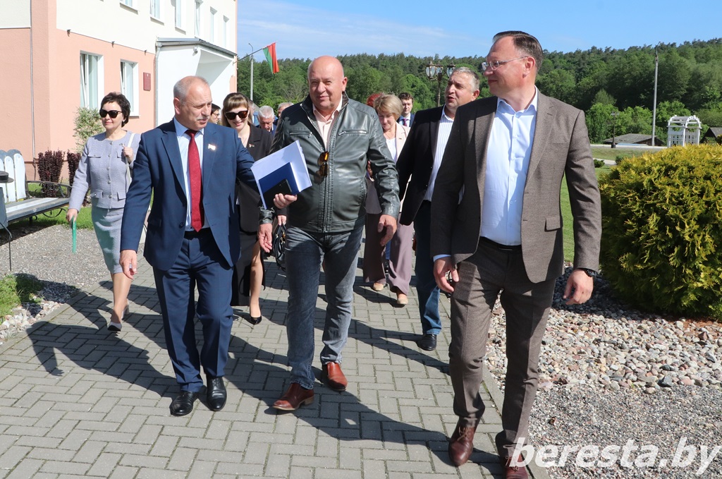 На Берестовитчине состоялась выездная сессия районного Совета депутатов