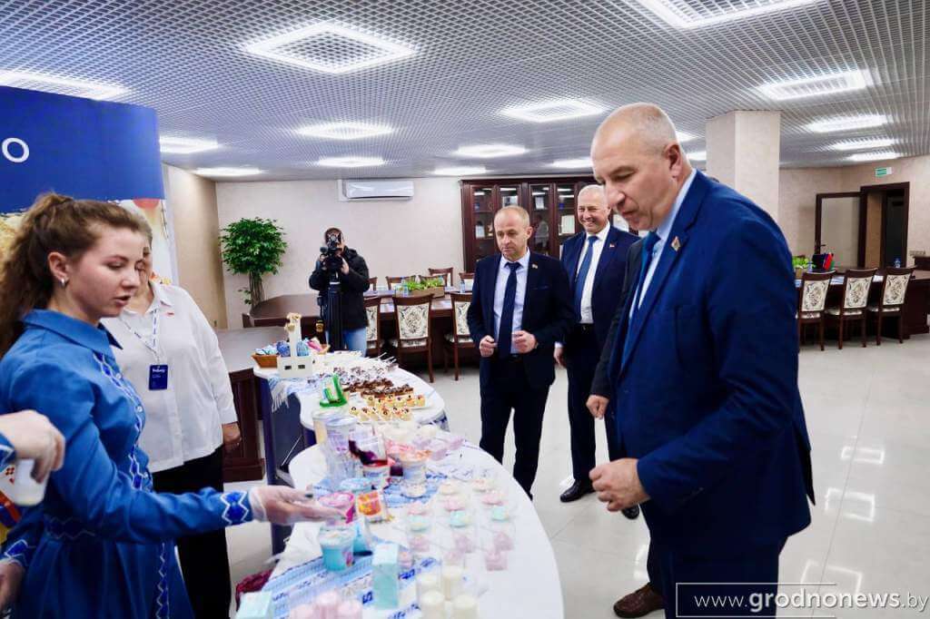 Курс на инновации и расширение. Председатель облисполкома Юрий Караев посетил Волковысское ОАО «Беллакт»