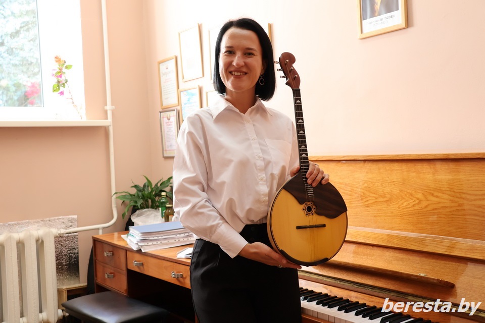 Педагог Берестовицкой ДШИ Нина Чекмарева: «Домра – это вся моя жизнь»
