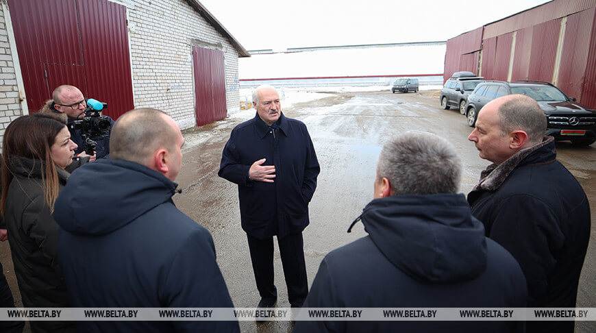 Рабочая суббота у Президента Беларуси. Александр Лукашенко приехал на МТК в Логойском районе