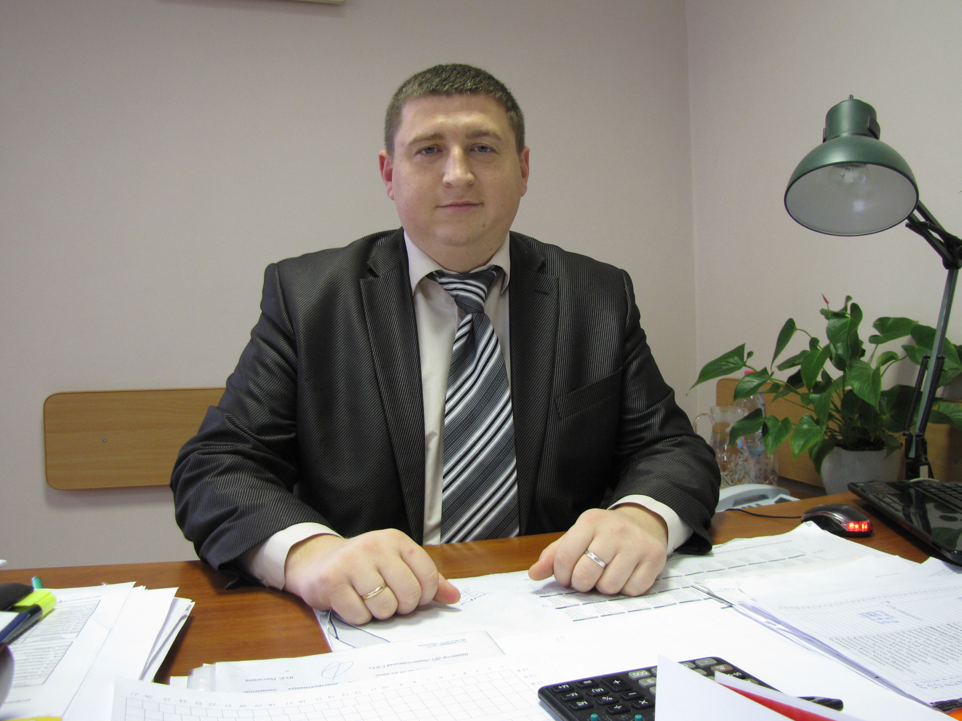 Першы намеснік старшыні Бераста­віцкага райвыканкама, на­чаль­нік упраўлення сельскай гаспадаркі і харчавання Дзмітрый Кадргулаў правёў прамую лінію з насельніцтвам раёна
