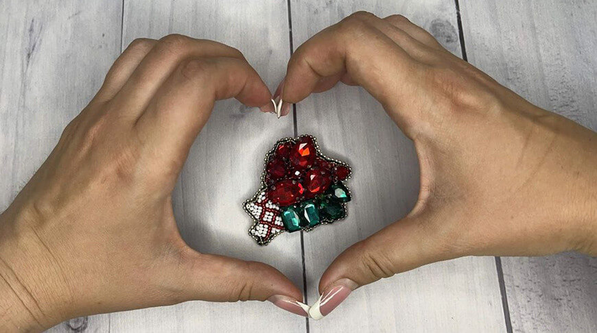 Украшения особого назначения. Мастерицы из Гомеля и Гродно о трендах на патриотические аксессуары