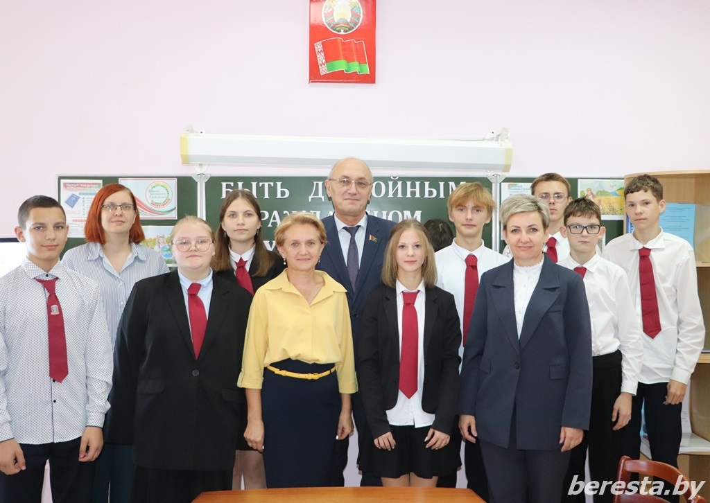 Депутат Палаты представителей Национального собрания Республики Беларусь Антон Кулисевич принял участие в заседании «Школы Активного Гражданина» в Конюховской СШ