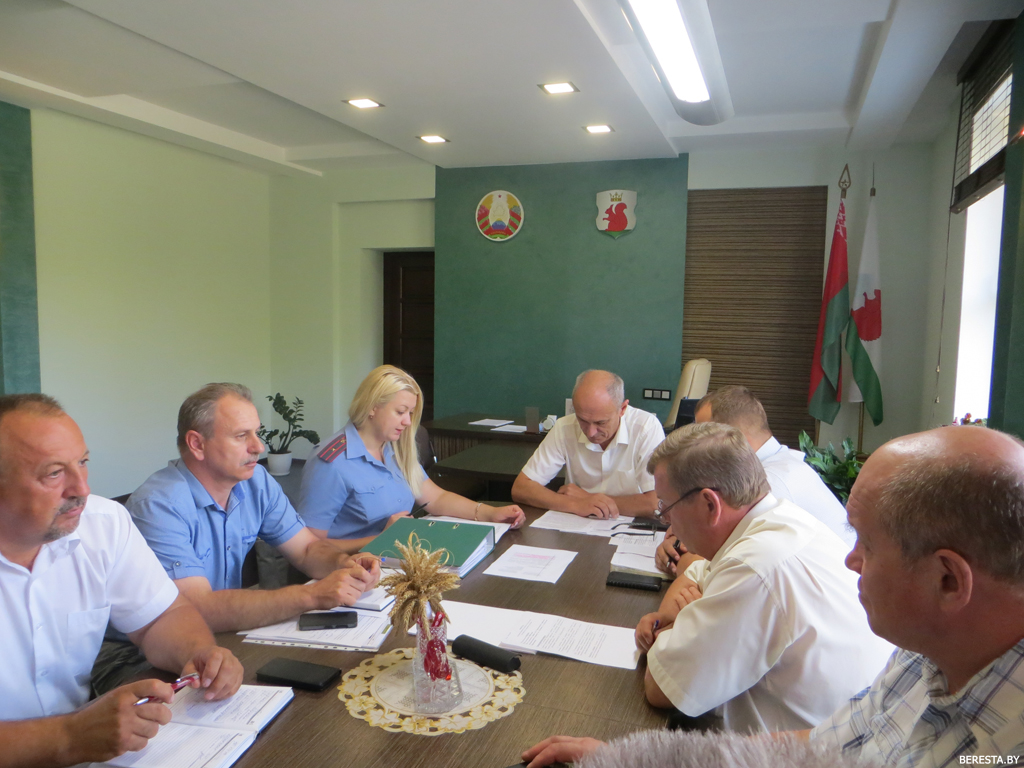 В Берестовицком райисполкоме состоялось заседание районной комиссии по обеспечению безопасности дорожного движения