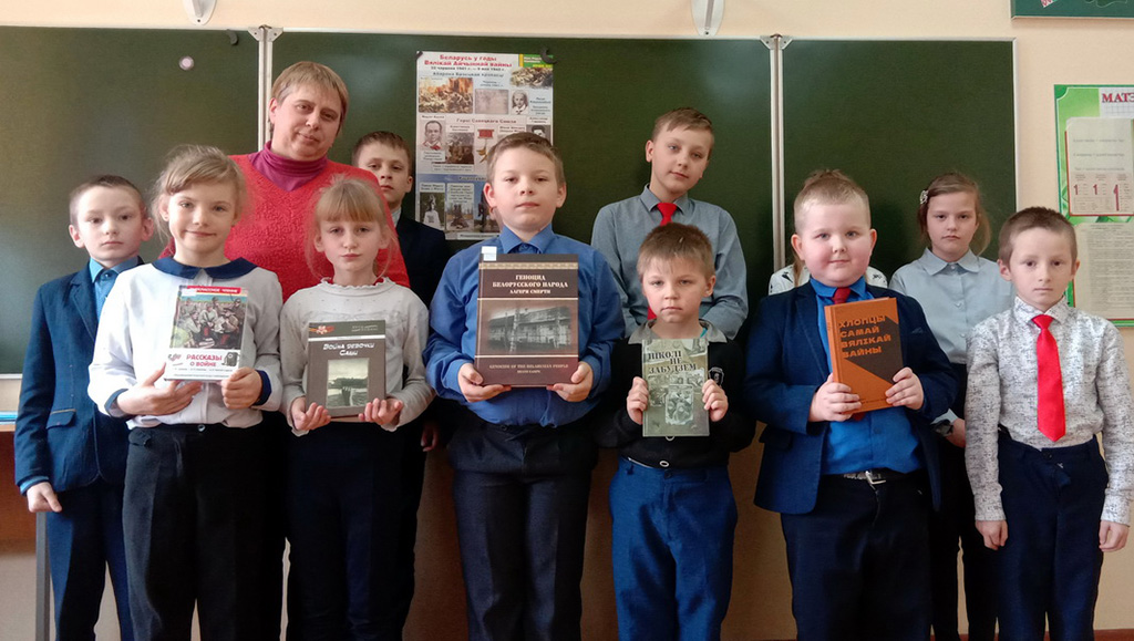 “ПЕКЛА ПАД КАЛЮЧЫМ ДРОТАМ”                                       У Масалянскай бібліятэцы адбылося мерапрыемства, прысвечанае Міжнароднаму дню вызвалення вязняў фашысцкіх канцлагераў