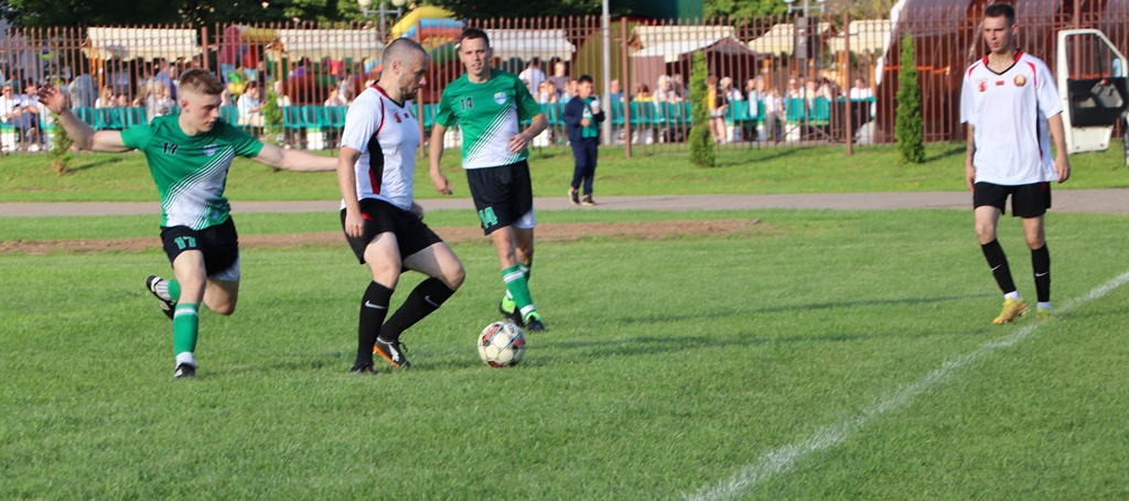 Подарок к празднику. Футбольный клуб «Берестовица» со счетом 5:1 победил соперников из Корелич