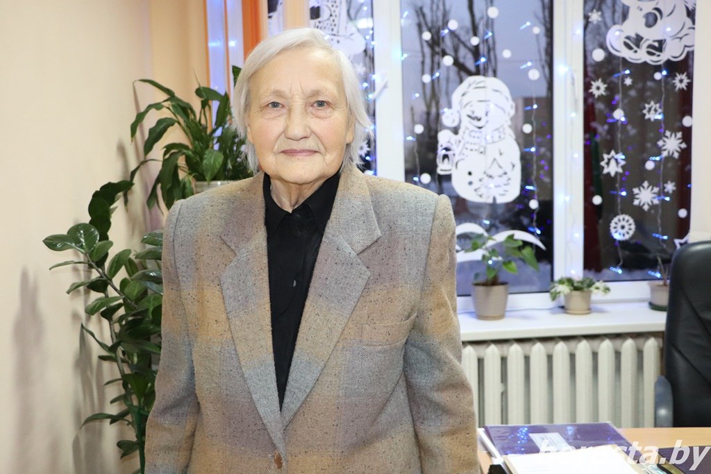 В Берестовицком районе поздравили с 80-летним юбилеем ветерана педагогического труда Нину Богуцкую