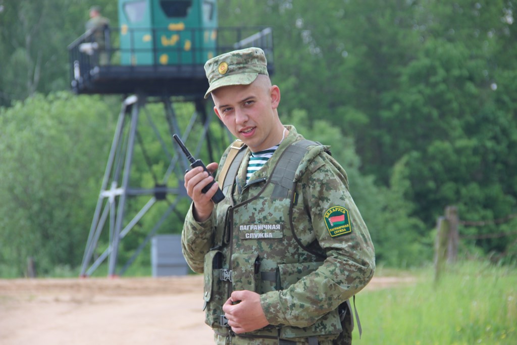 Берестовичанин Евгений Сергеев служит на родной земле