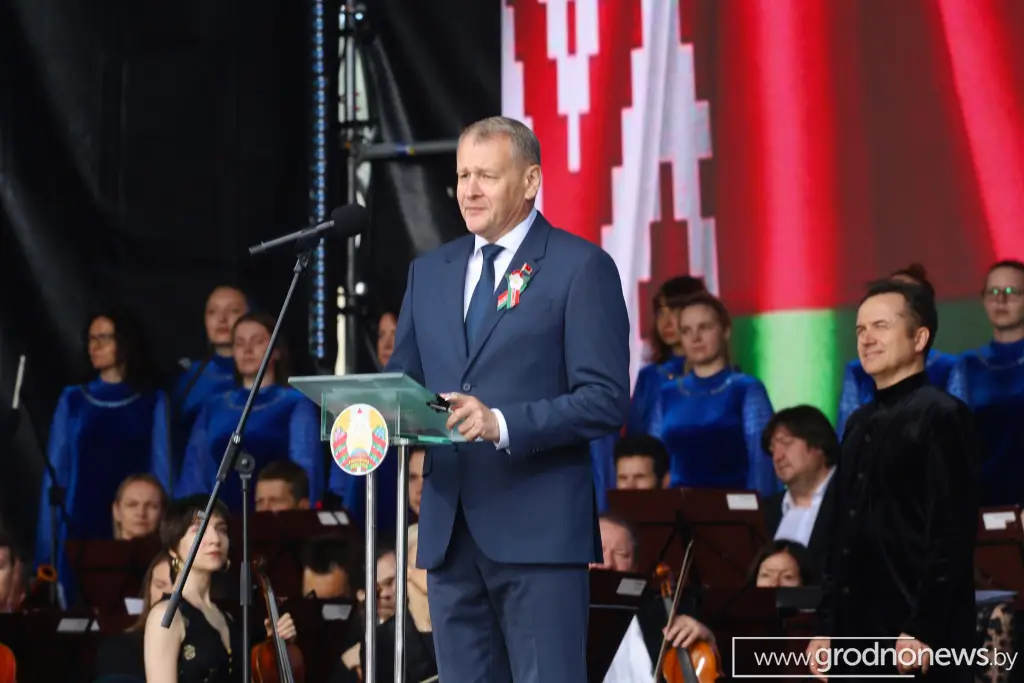 Помощник Президента – инспектор по Гродненской области Константин Бурак: «Единая, сильная, мирная Беларусь уверенно шагает в будущее»
