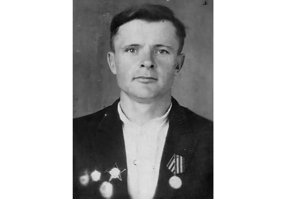 Давайте вспомним. Андрей Трофимович Ахроменя