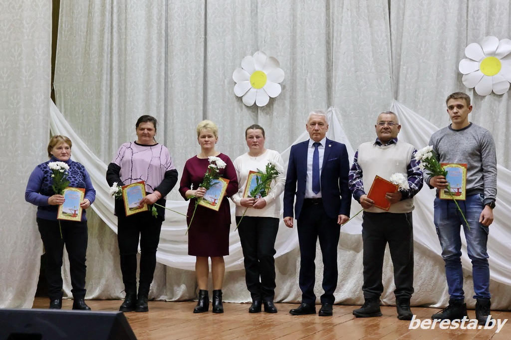 ФОТОФАКТ: В КСУП "Пархимовцы" в рамках акции "Наш животновод" чествовали лучших работников животноводческой отрасли
